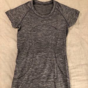 Lululemon short sleeved t shirt